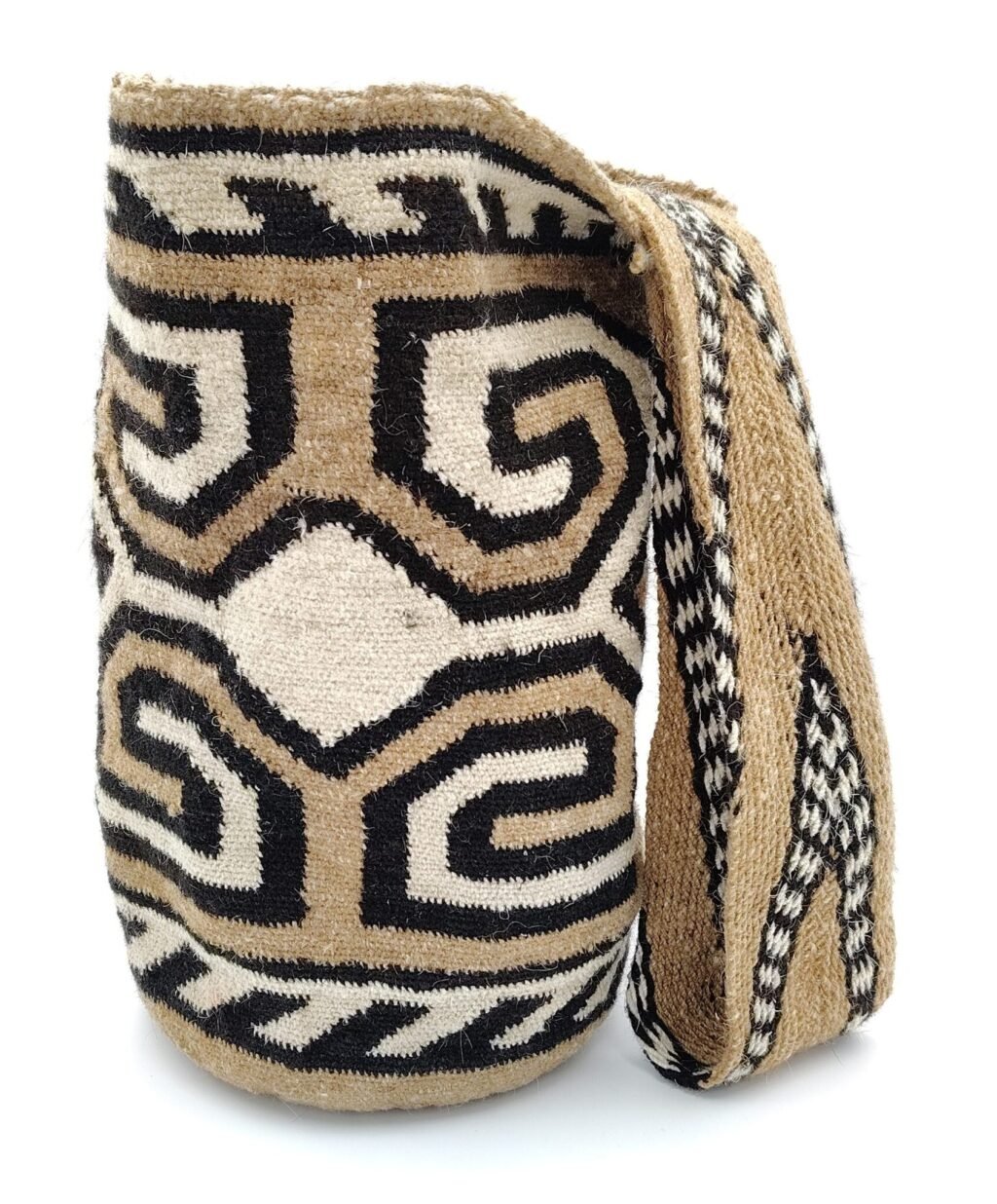 Luxury Arhuaca Handbag, hand-woven with Arhuaca motif.