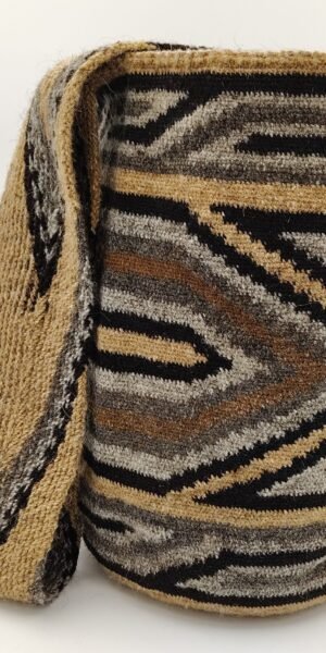 Arhuaca Handbag, Hand-woven with a needle.