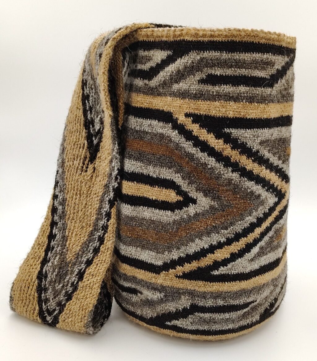 Arhuaca Handbag, Hand-woven with a needle.