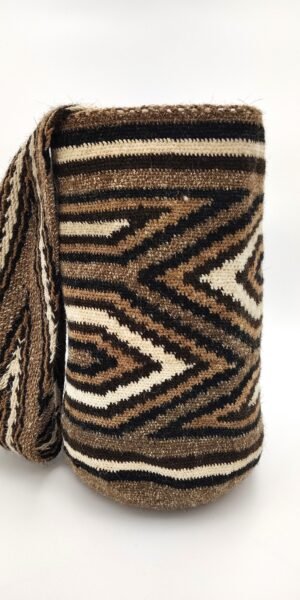 Wool Arhuaca handbag tightly woven with brown, black, and white yarns.