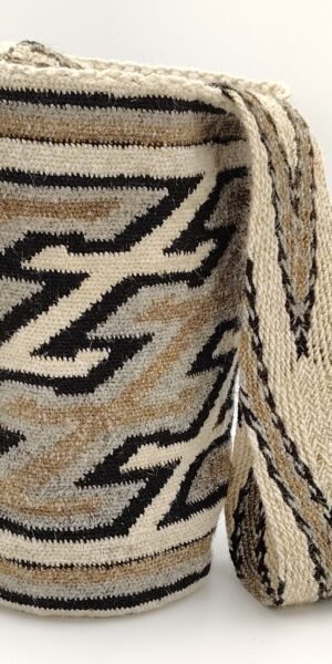 Arhuaca handbag, with indigenous motif. Hand-woven
